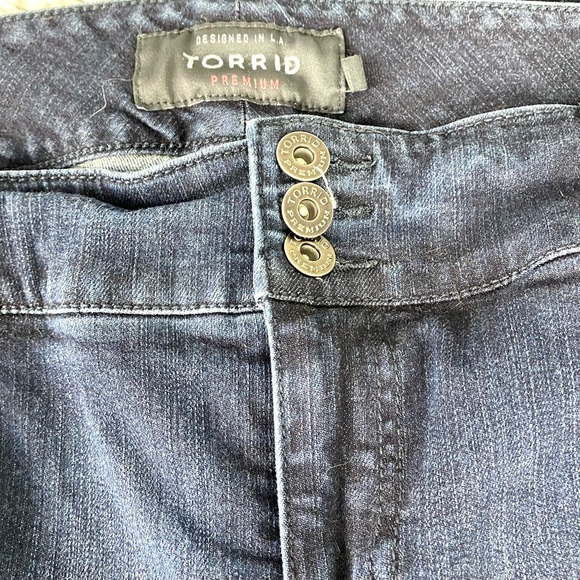 Torrid Premium Dark Wash Zipper Skinny Jegging Jeans EUC - Picture 2 of 10